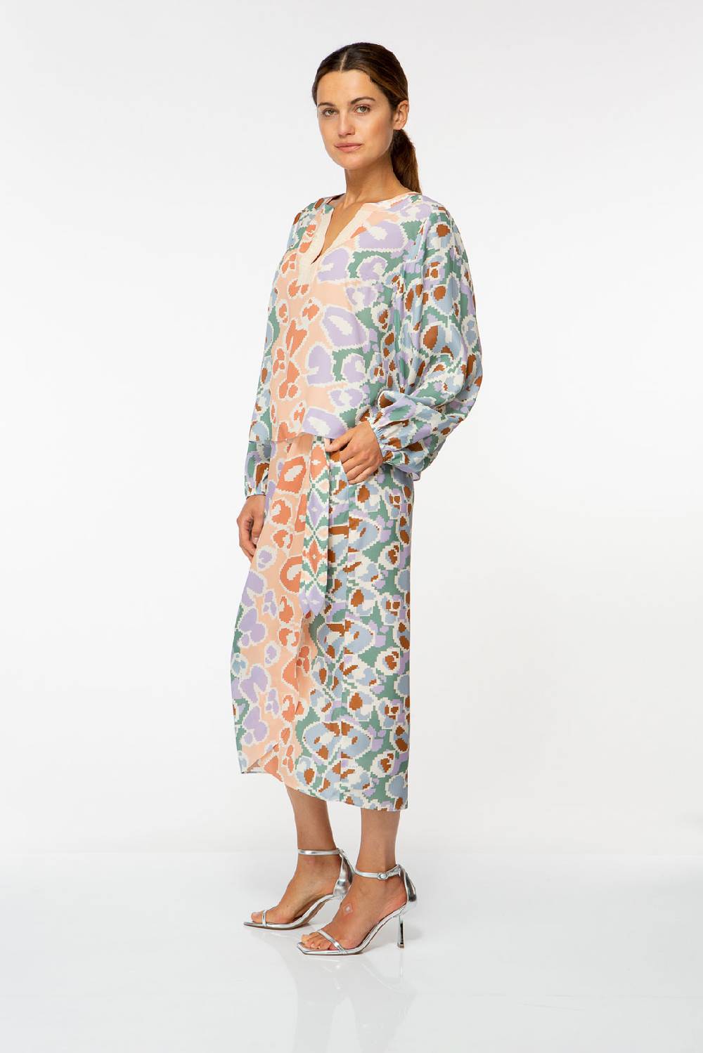 IVI GmbH PIXEL LEO Bluse mit Crochet pastel Riesige Ersparnisse