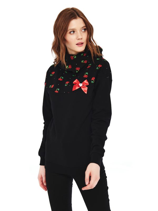 Nastrovje Potsdam Pussy Deluxe Cherry Bomb Schalkragenpullover für Damen 2025