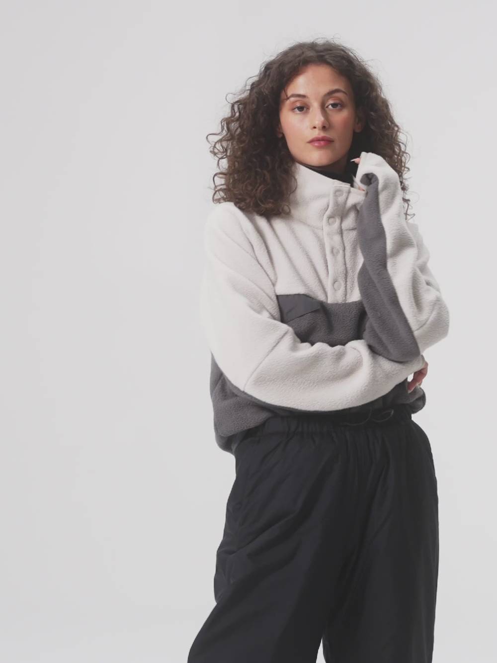 Pinqponq Fleece Pullover - Tune Beige (Unisex) Im Verkauf