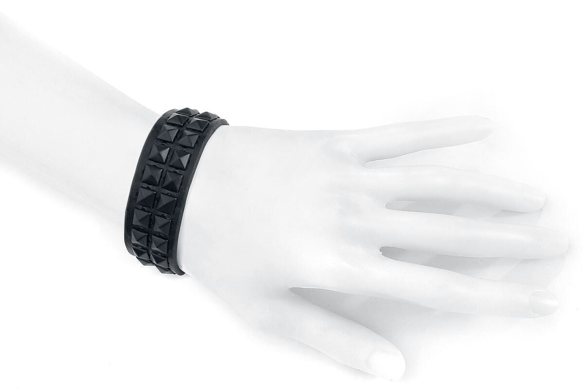 EMP "Pyramid Rivets" Nietenarmband schwarz von Rock Rebel by EMP Bis zu 55% Rabatt
